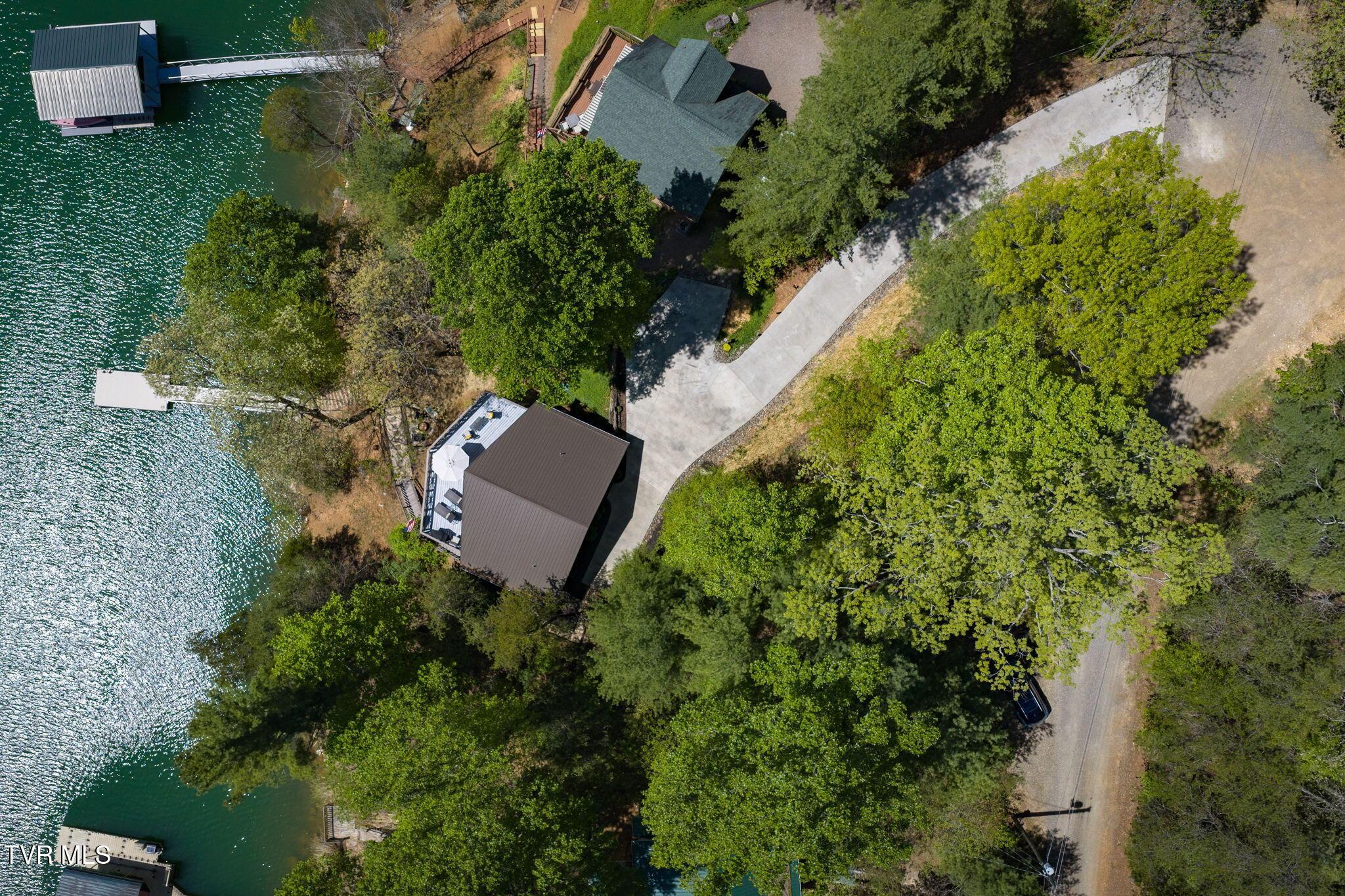 Image 4: Concrete driveway