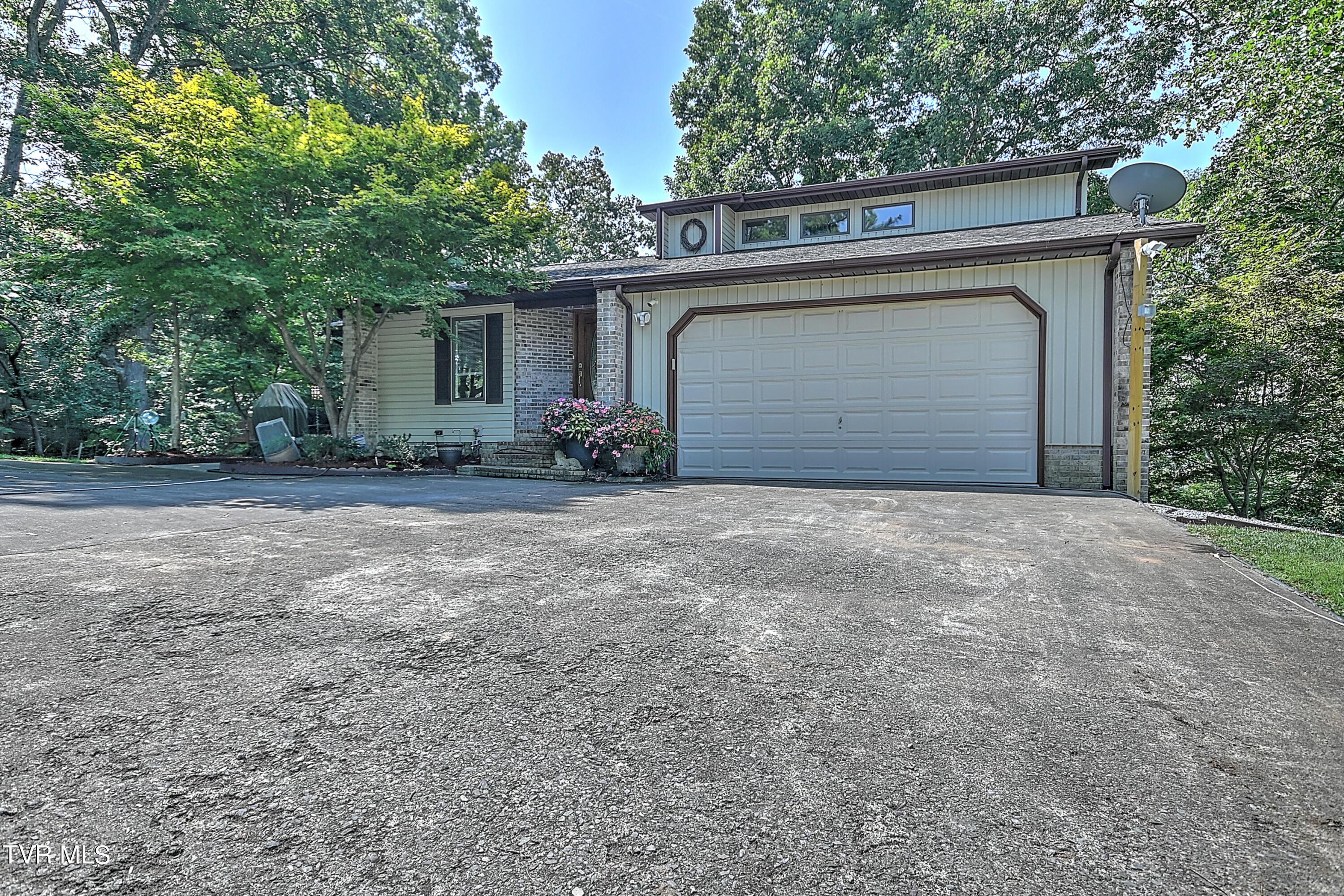 Image 3: 230 Charlie Ave MD-3