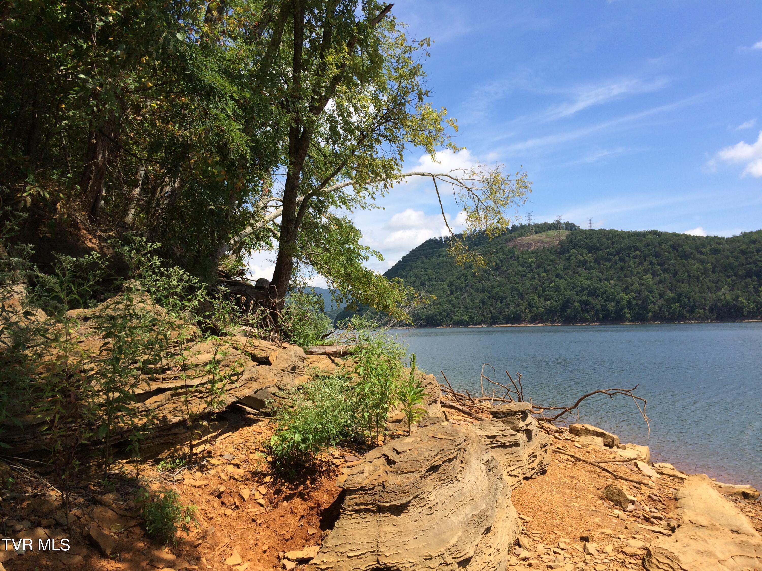 Image 2: 1204 Waterview Ln - 2