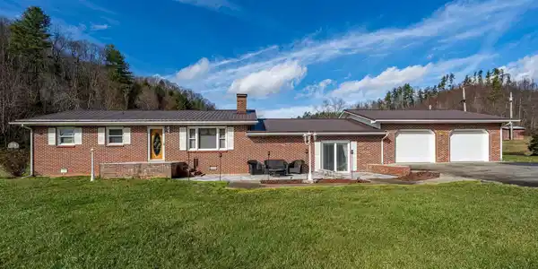990 Old Highway 67