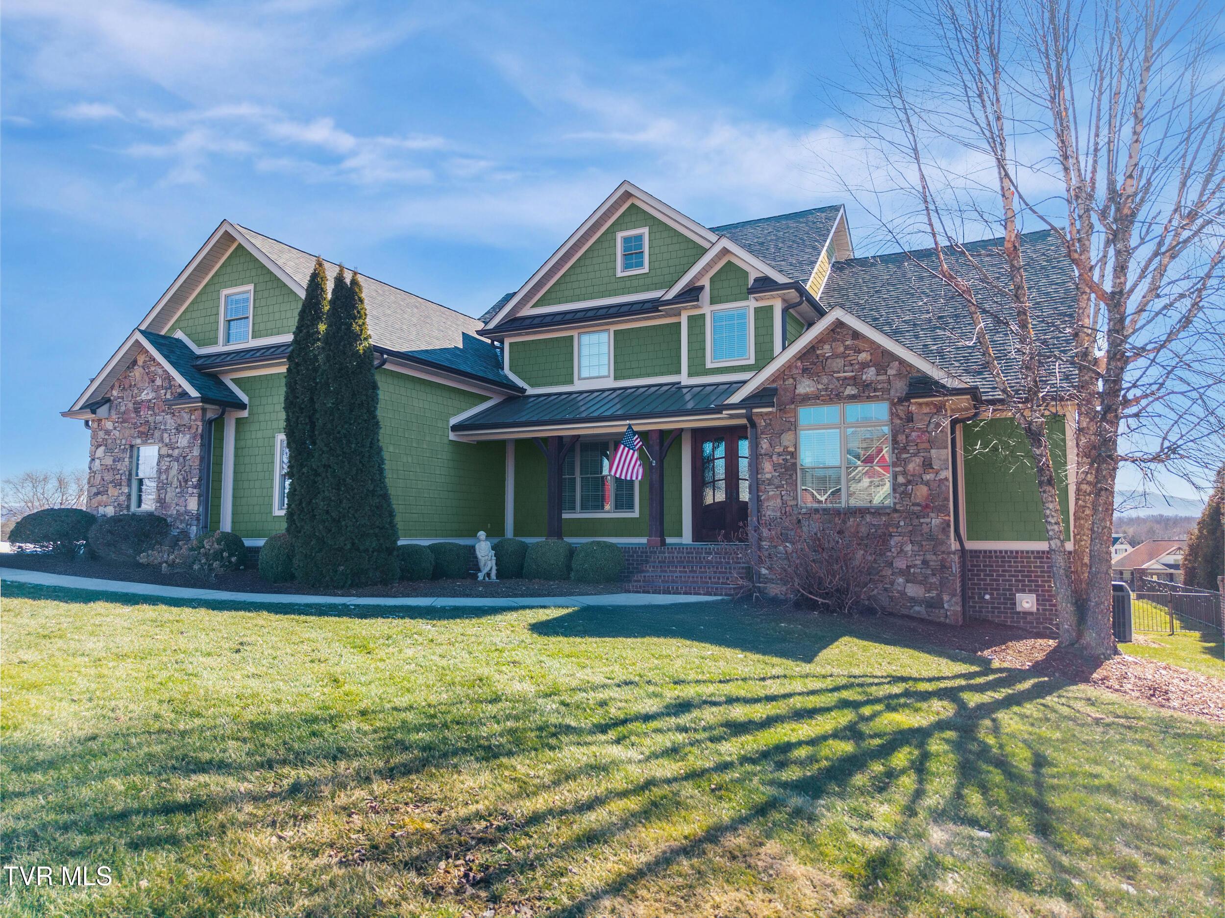 Image 2: 306_E_Hawthorne_Ct_0007 (1)