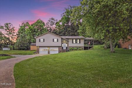 912 South Sherbrooke Circle