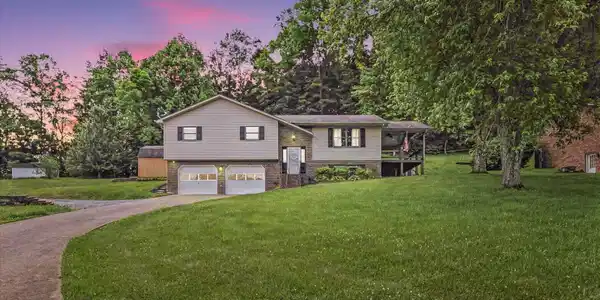912 South Sherbrooke Circle