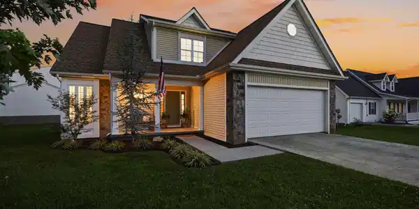 Image 2: 2_211 crystal springs cir-49