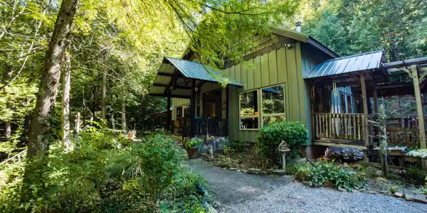 1736 War Valley Road