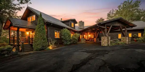 210 Arrowhead Private Drive