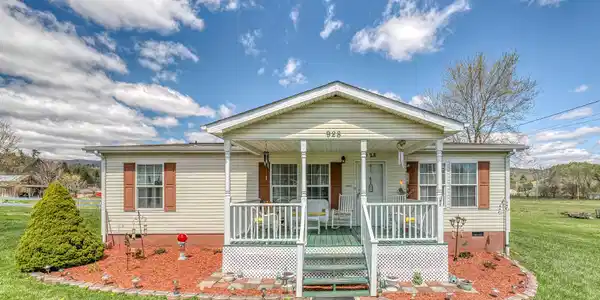 928 Highway 421 N