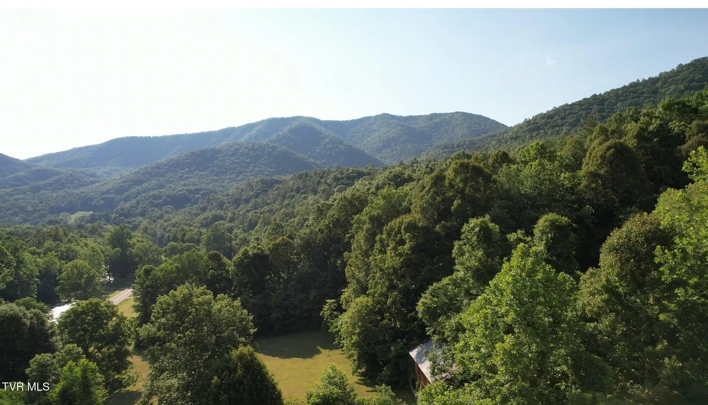 Image 1: barnmtnpastureroadviews-4