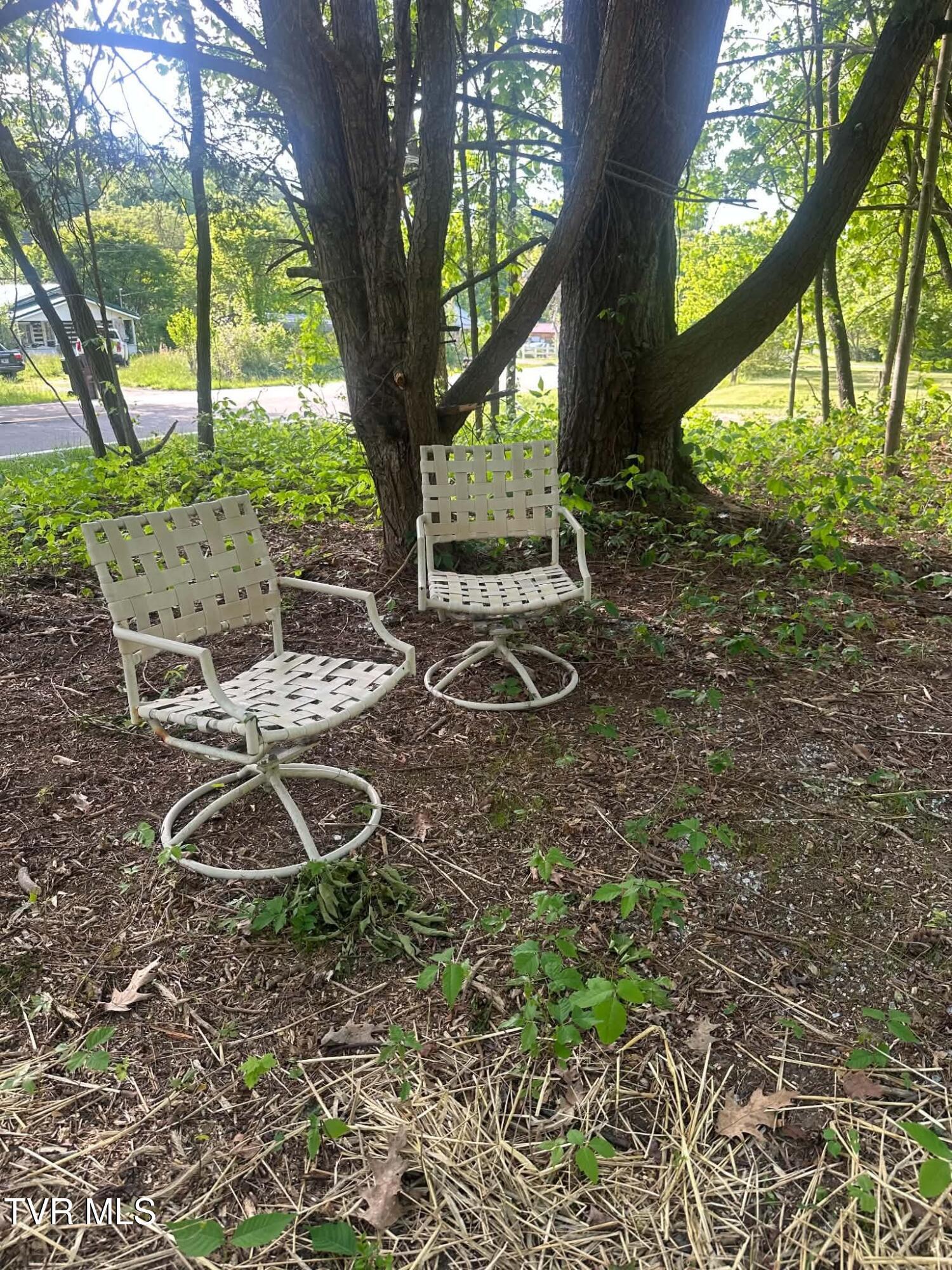 Image 2: Built in Shade