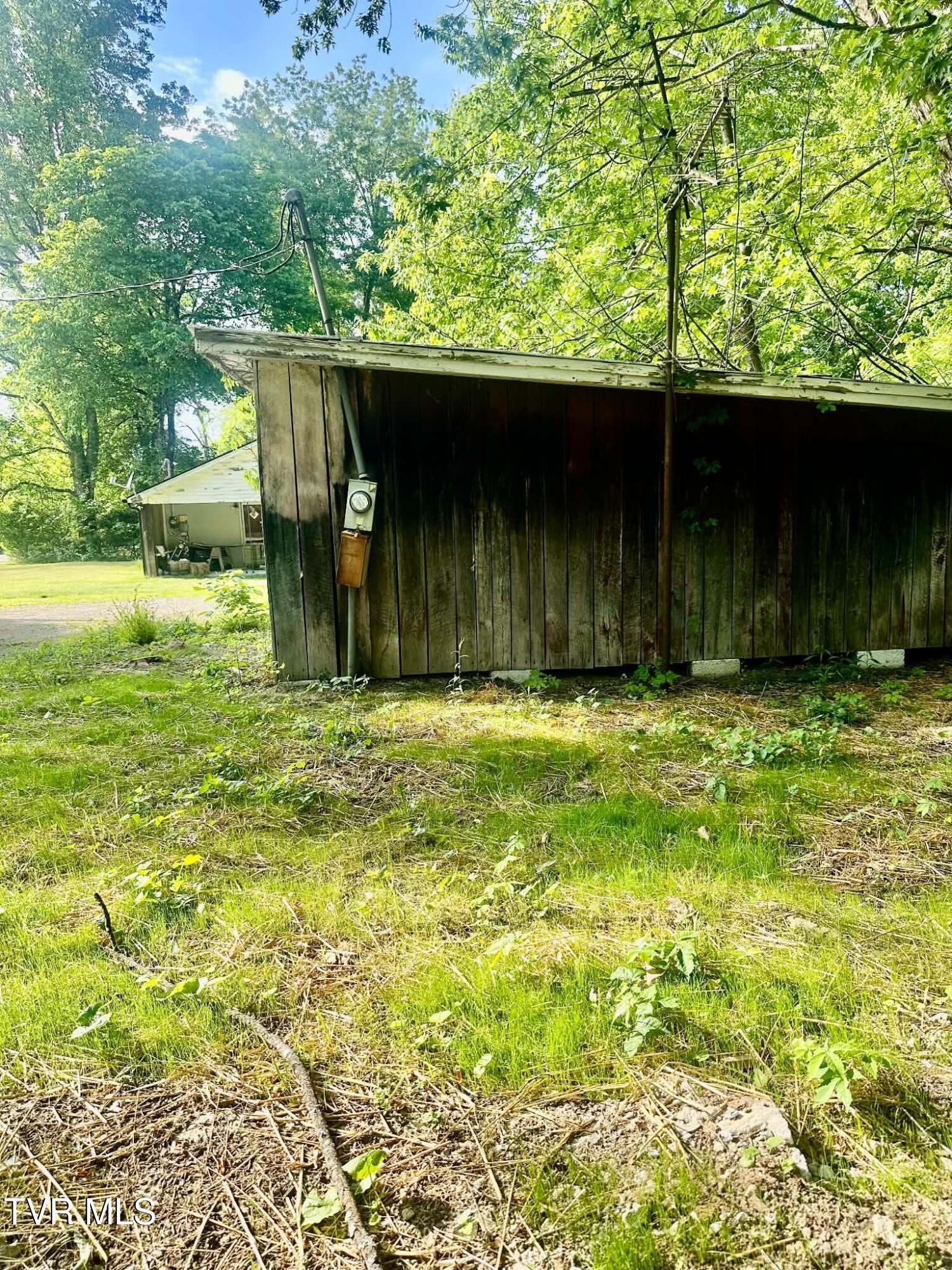 Image 4: Shared building