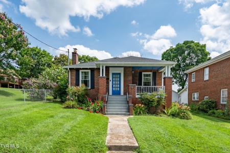922 West Hillcrest Drive