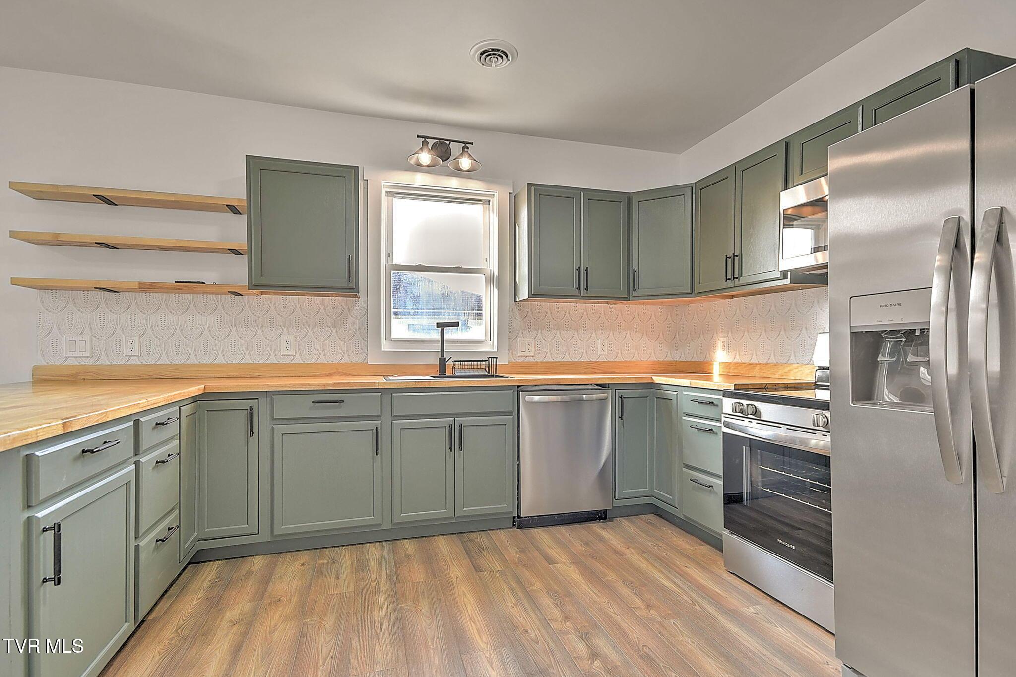 Image 2: 13-web-or-mls-1010 Maple St KK-14