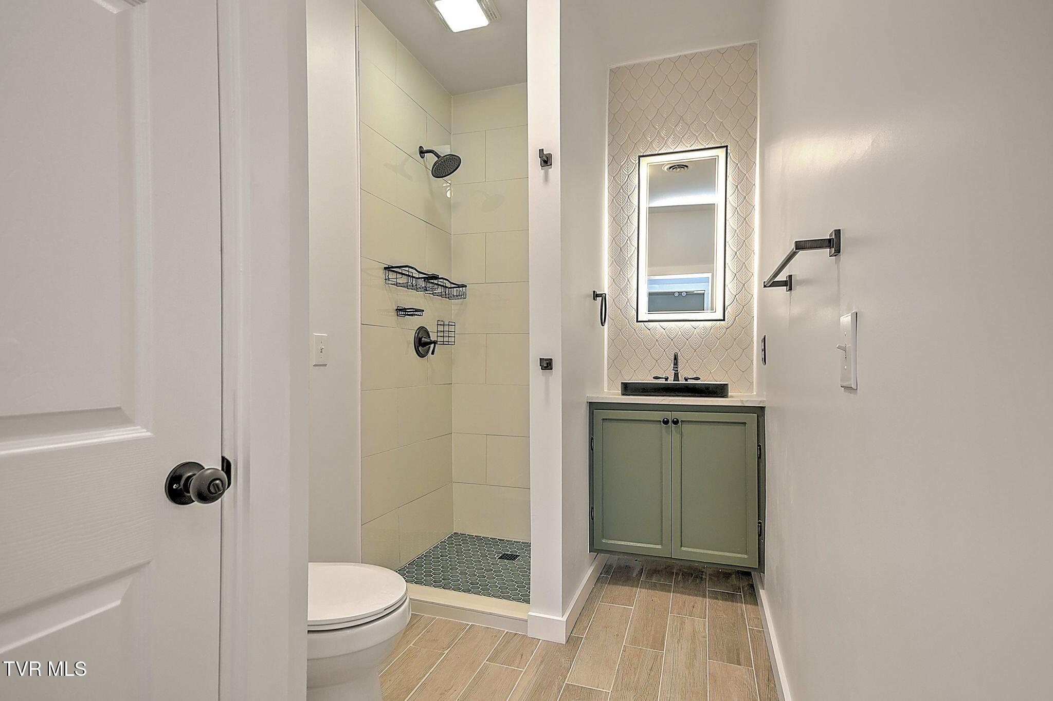 Image 4: 23-web-or-mls-1010 Maple St KK-24