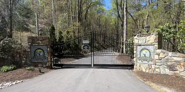Image 2: gate3