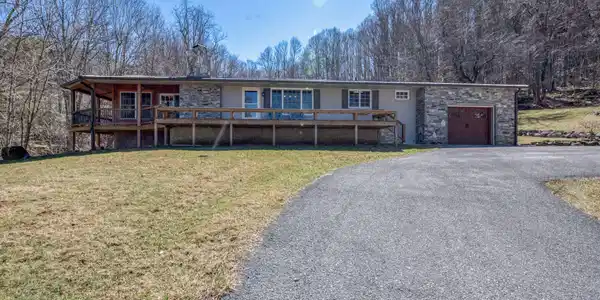 752 Heaton Creek Rd.