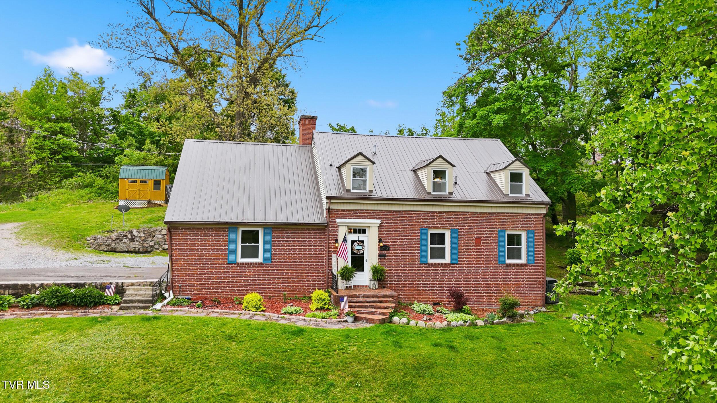 Image 3: 2_205 highland ave nw-11