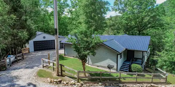2975 Arch Rd