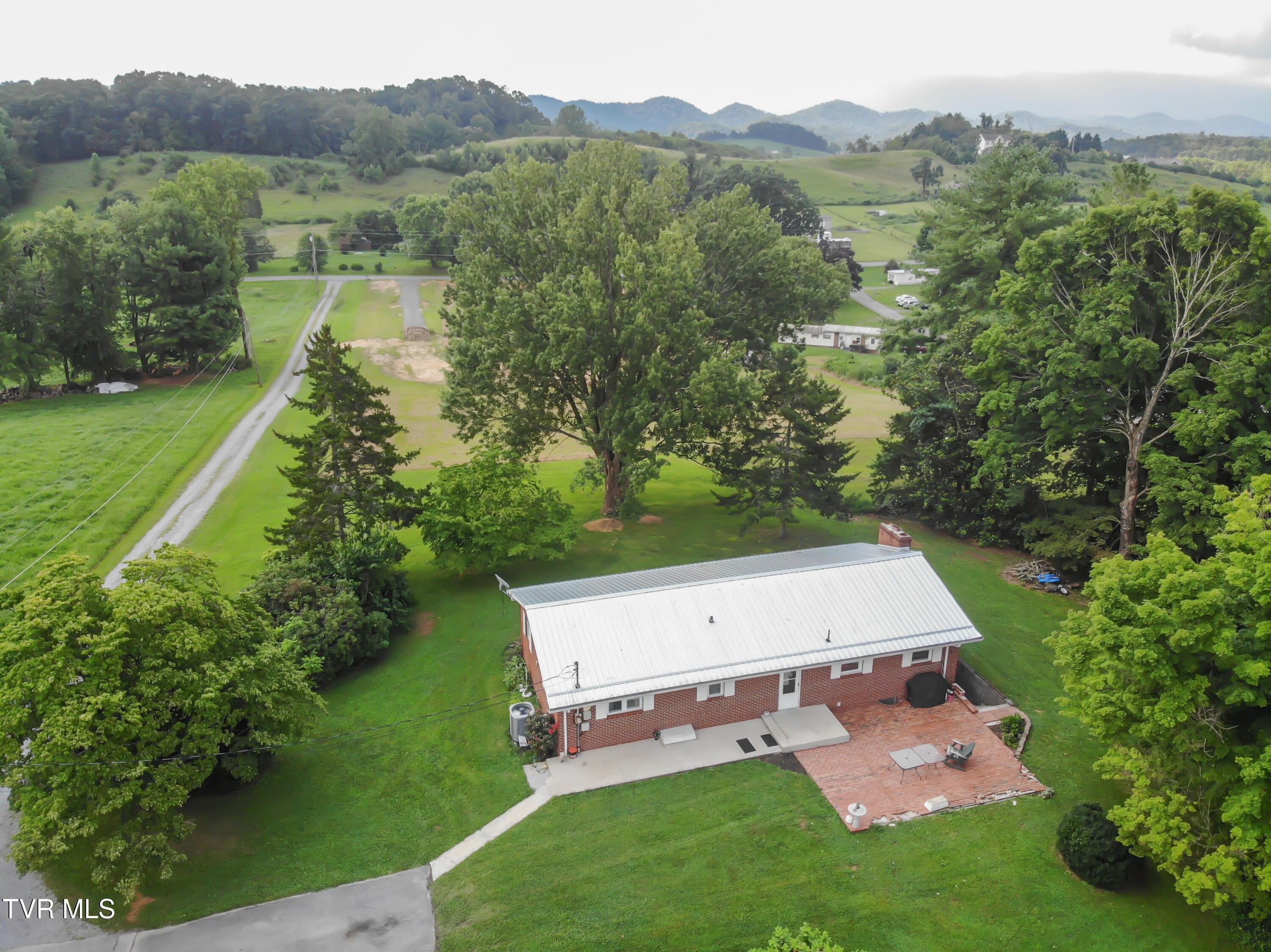 Image 4: 863 V I Ranch Road