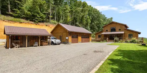 Image 4: Home with 3 car garage and guest house