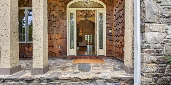Image 4: Grand Entrance