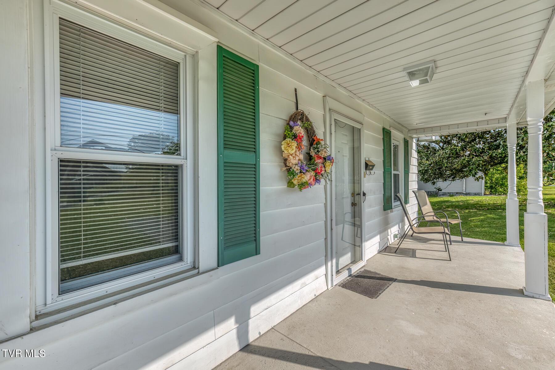 Image 3: 945 N Elm Ave-3