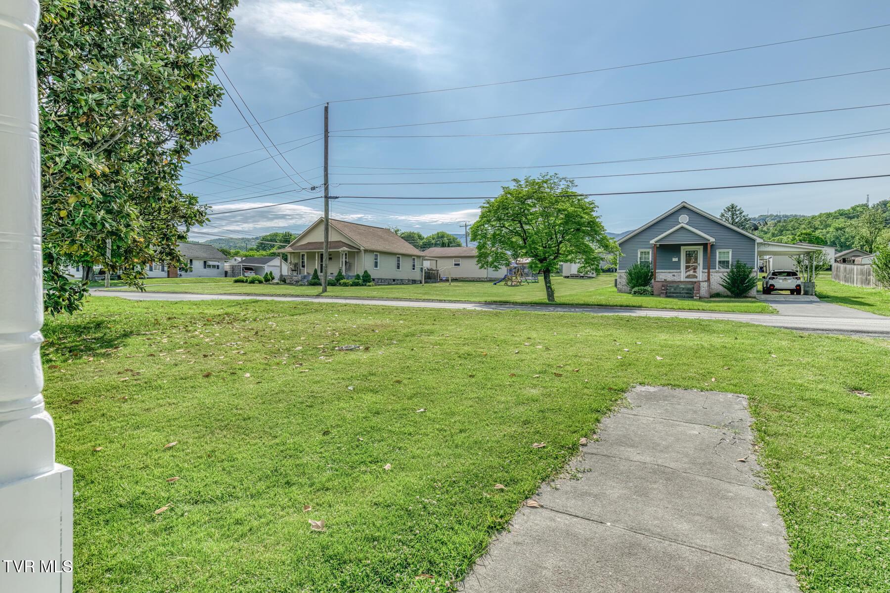 Image 4: 945 N Elm Ave-4