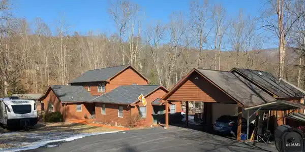 1606 Valley View Drive