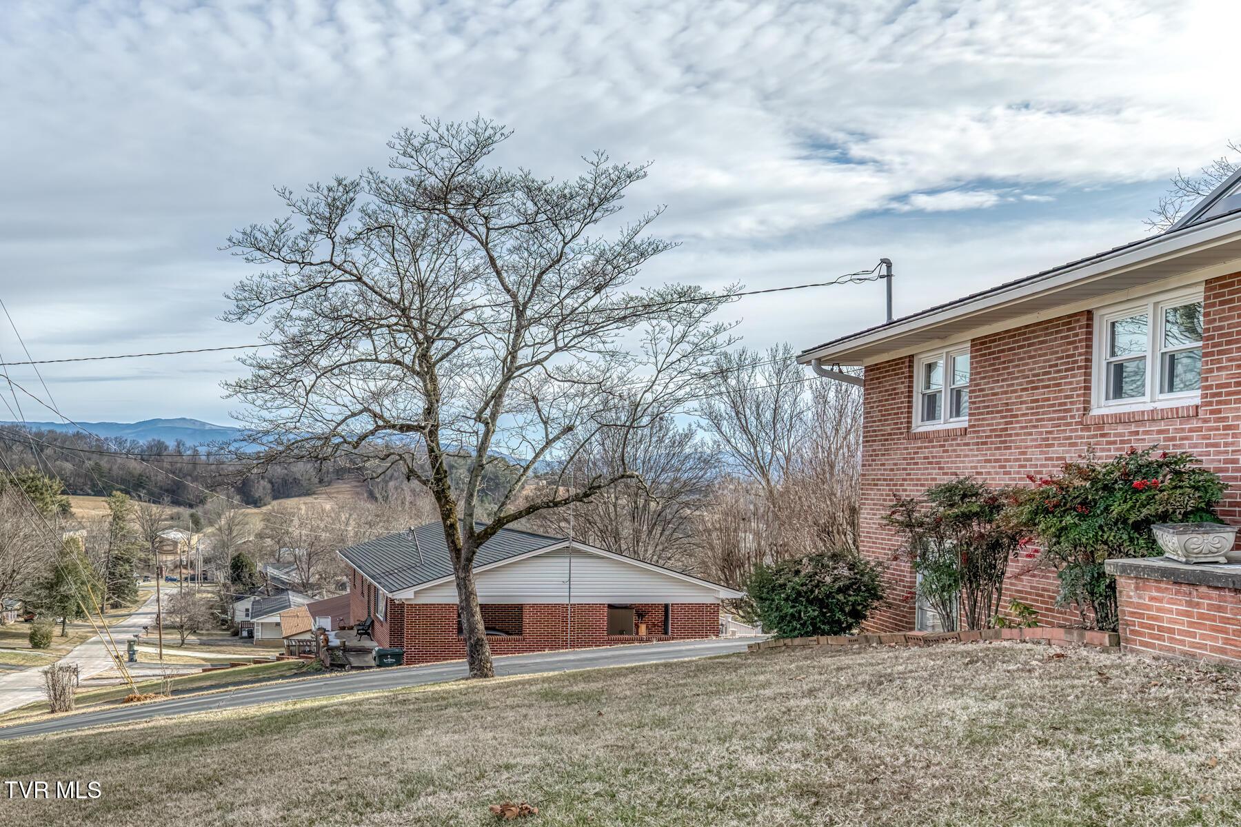 Image 2: Mountain Views from front yard