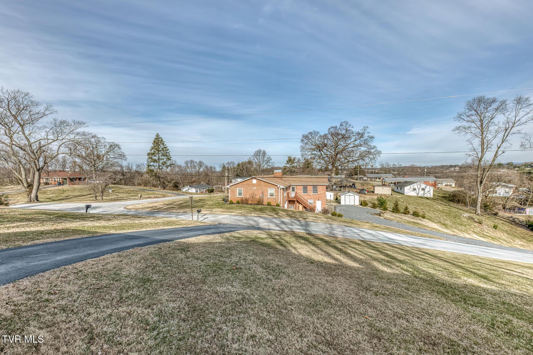 Image 3: Front yard