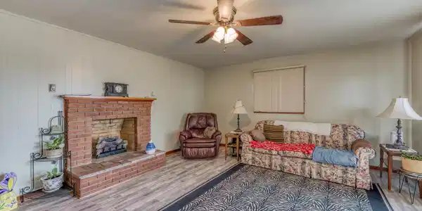 Image 4: Living rm -1