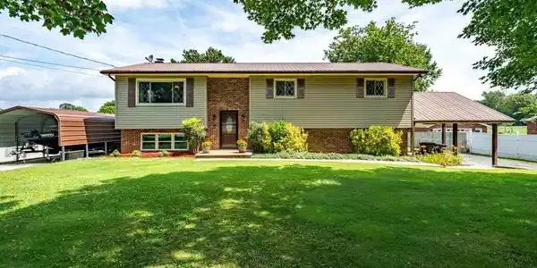 2122 Hillcrest Drive