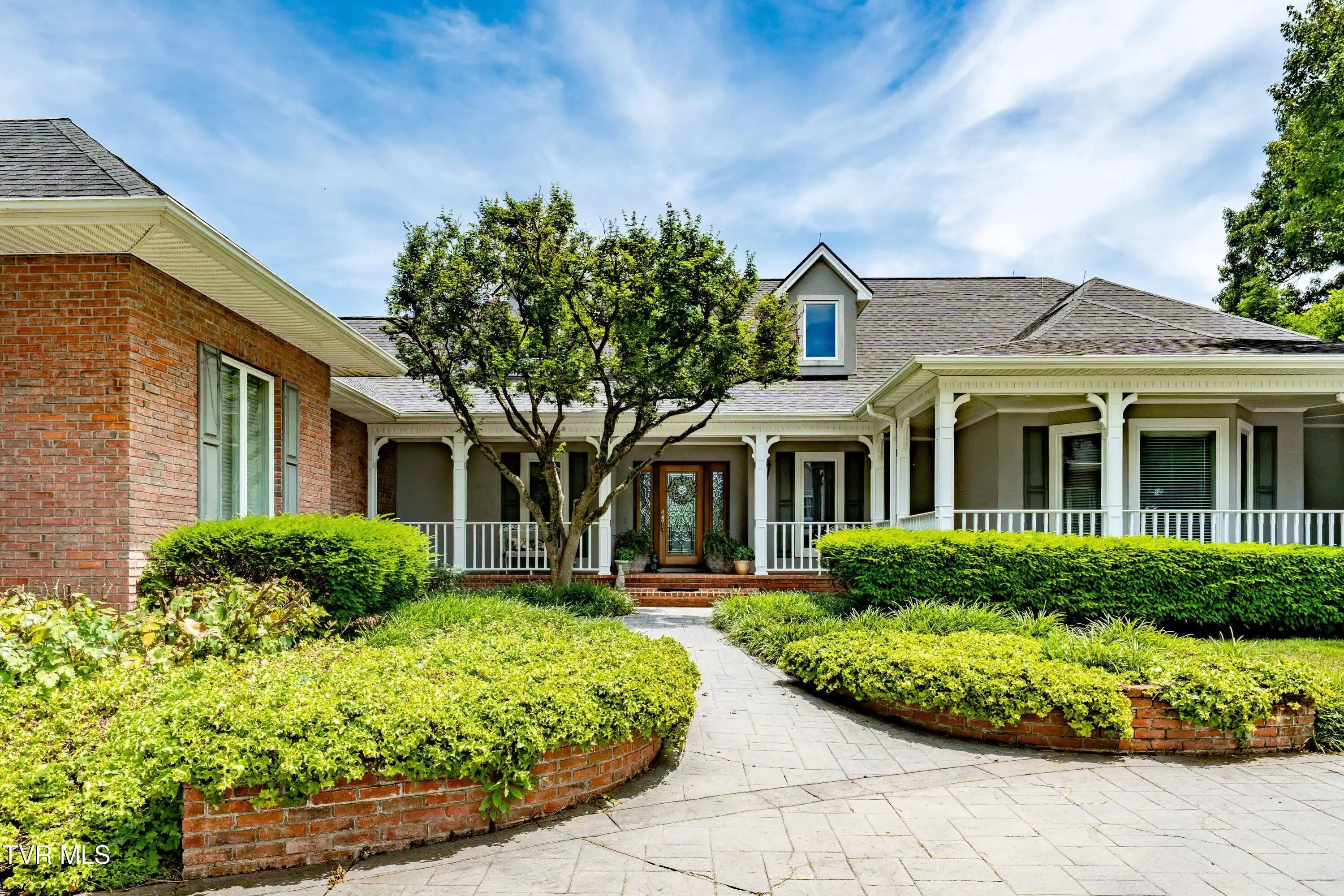 Image 1: 105 Black Thorn Dr (4 of 29)