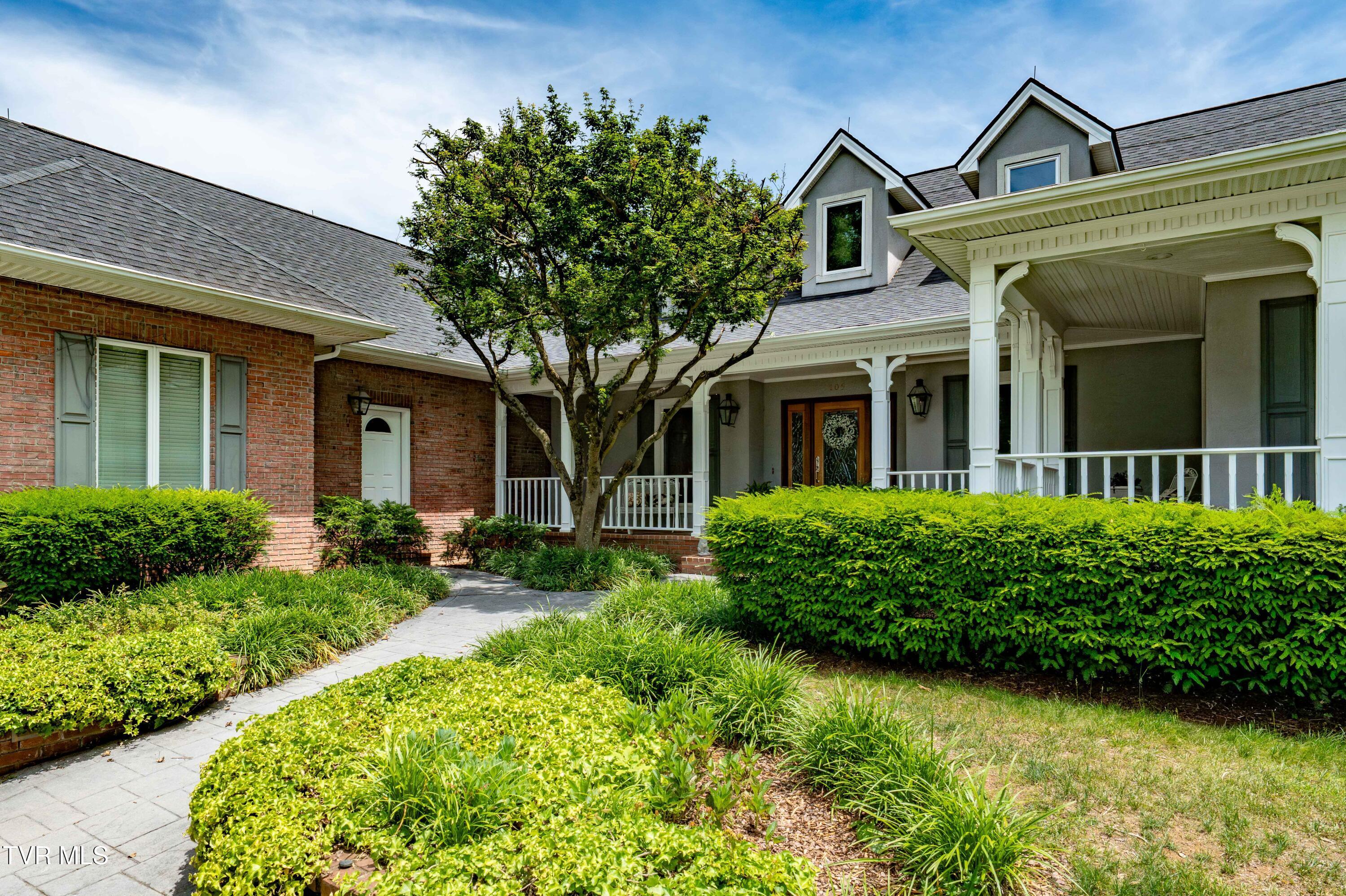 Image 2: 105 Black Thorn Dr (5 of 29)