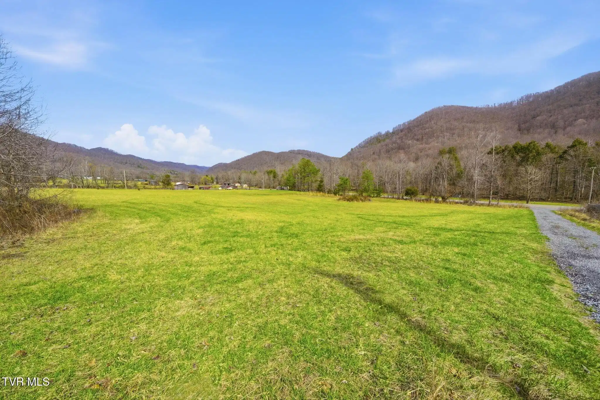 Image 1: 7-web-or-mls-720 Dry Creek Rd-15