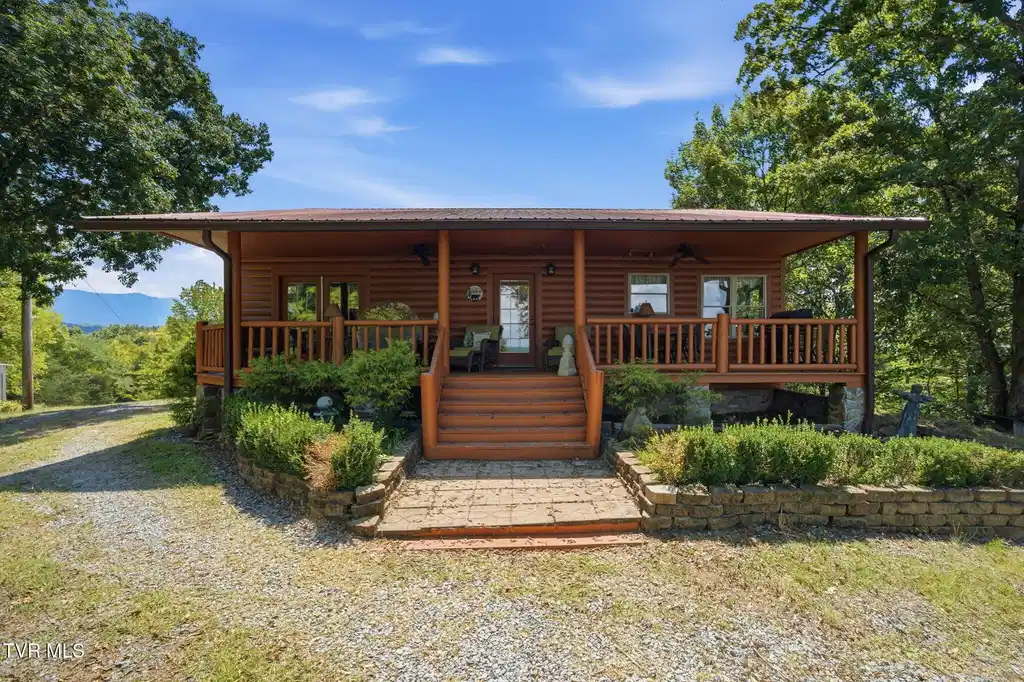 Image 1: 1-web-or-mls-2607 Wildwood Rd-1