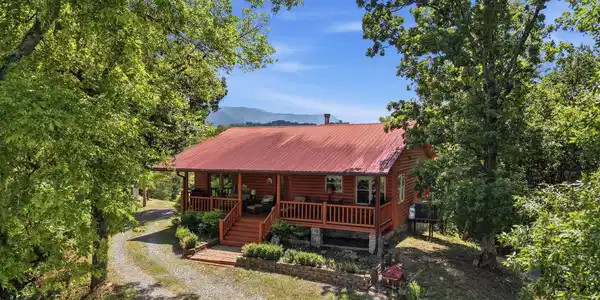 Image 2: 25-web-or-mls-2607 Wildwood Rd-31