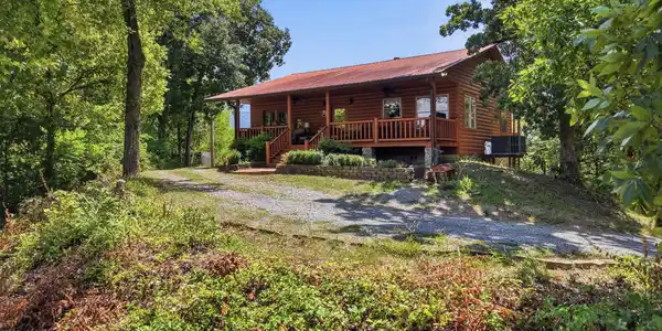 Image 3: 12-web-or-mls-2607 Wildwood Rd-2