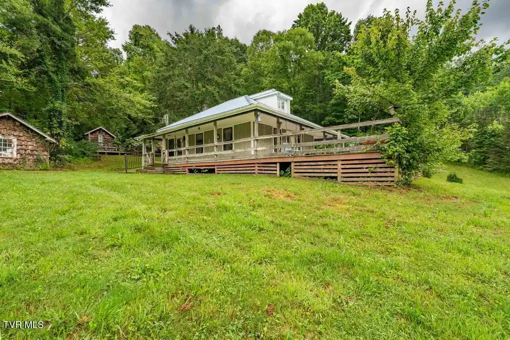 Image 1: 306 Bear Branch Rd (4 of 40)