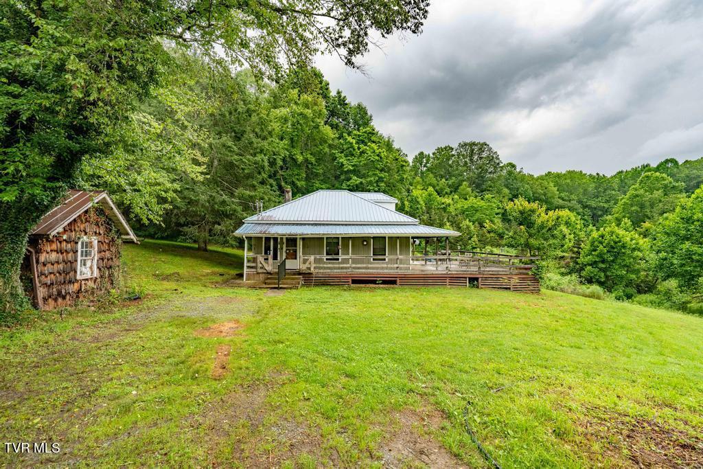Image 3: 306 Bear Branch Rd (1 of 40)