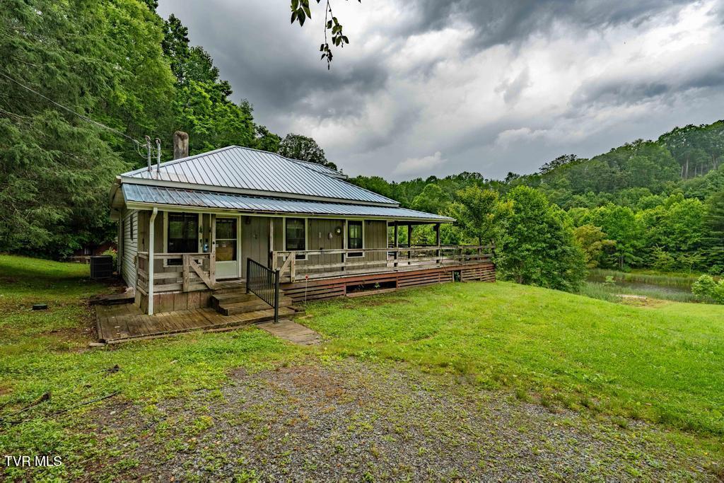 Image 4: 306 Bear Branch Rd (2 of 40)