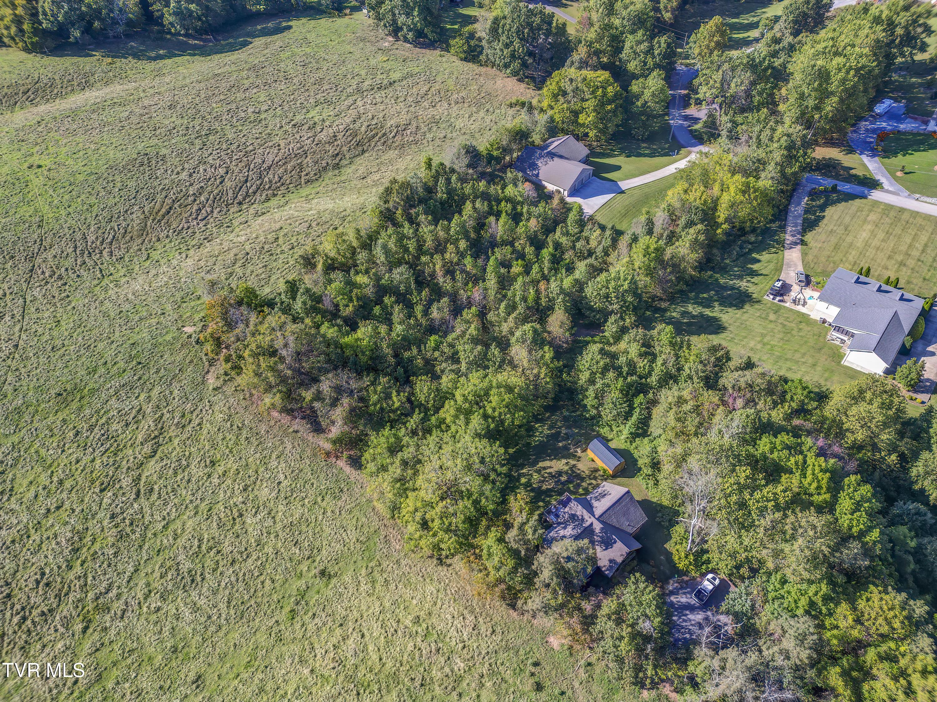 Image 2: 124 Leedy Ln (2)