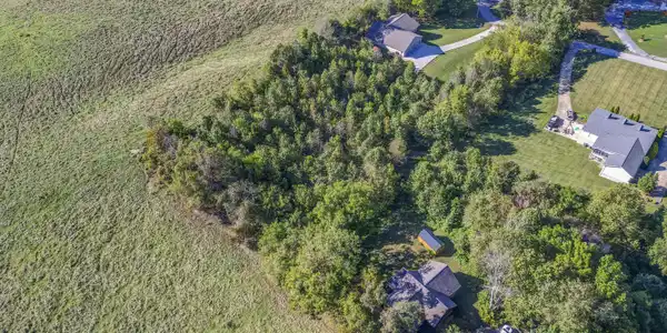 Image 2: 124 Leedy Ln (2)
