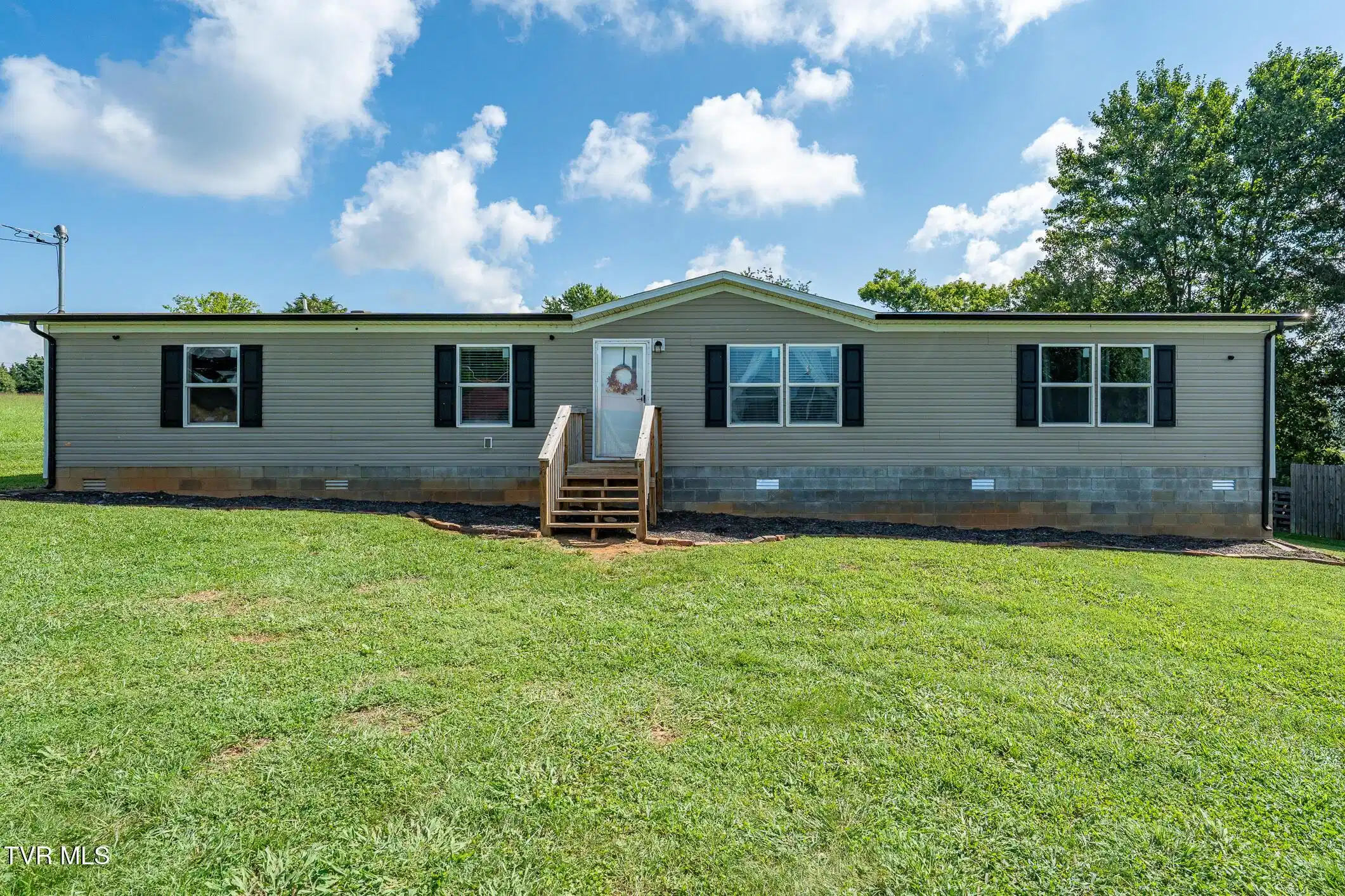 Image 1: 447 Sand valley rd (5 of 46)
