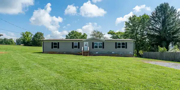 Image 2: 447 Sand valley rd (2 of 46)