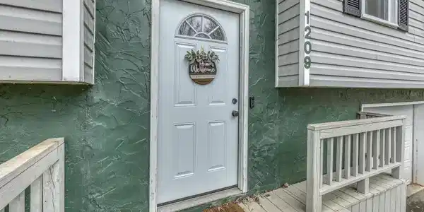 Image 3: 1209 Idlewylde Cir -3