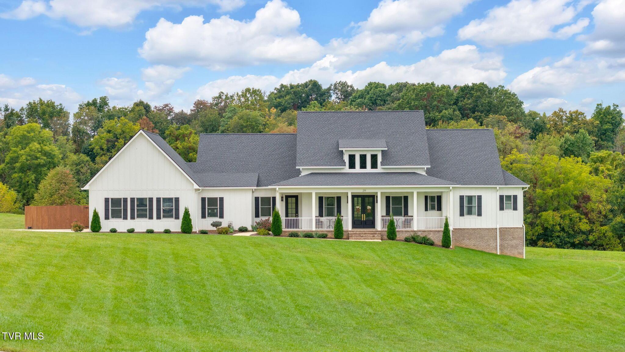 Image 1: 44-web-or-mls-DJI_20250925130119_0723_D