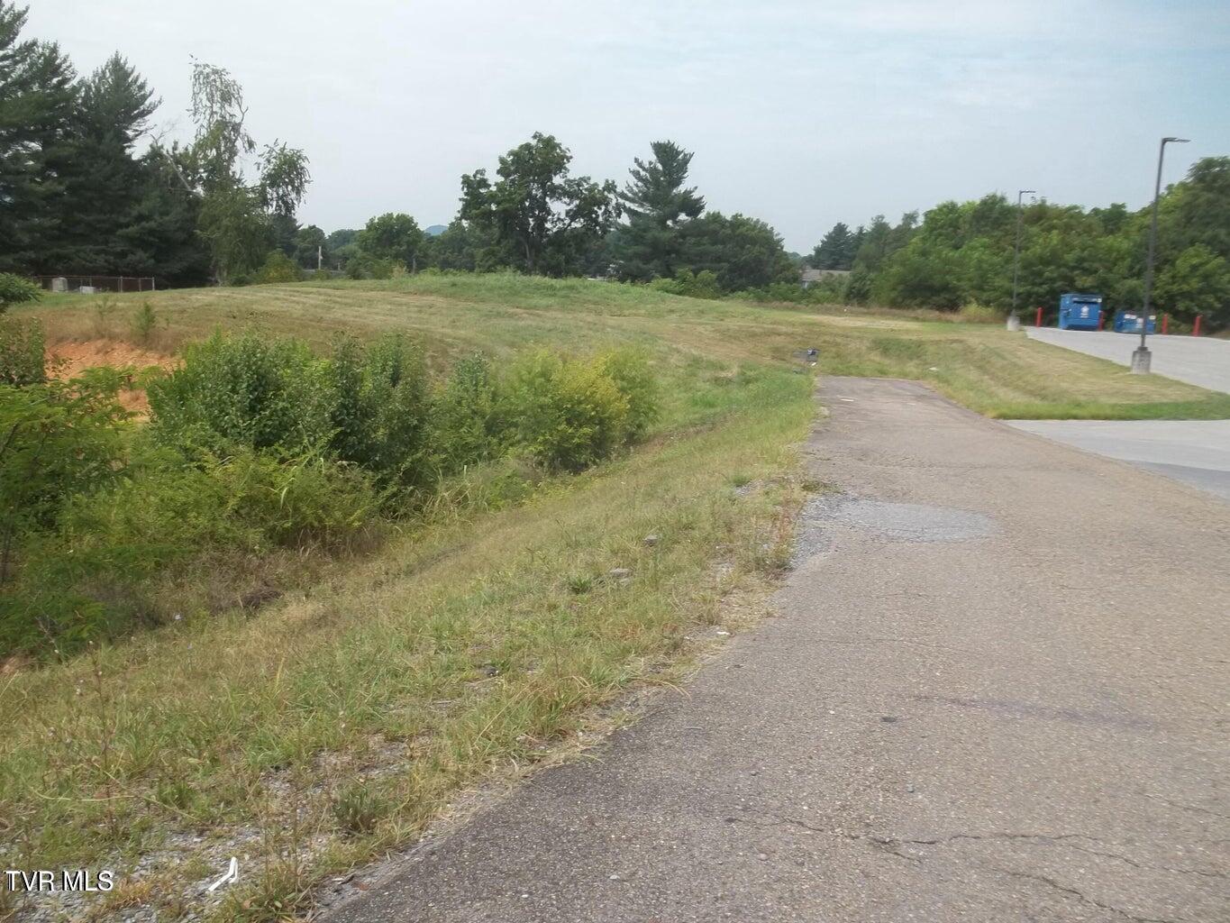Image 4: Silver lake