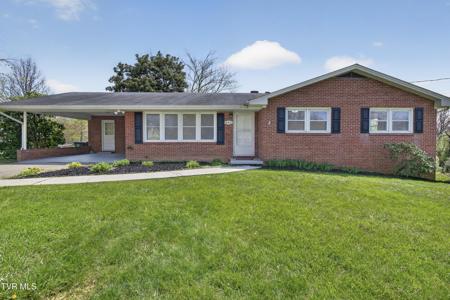 882 Northeast Panacella Drive