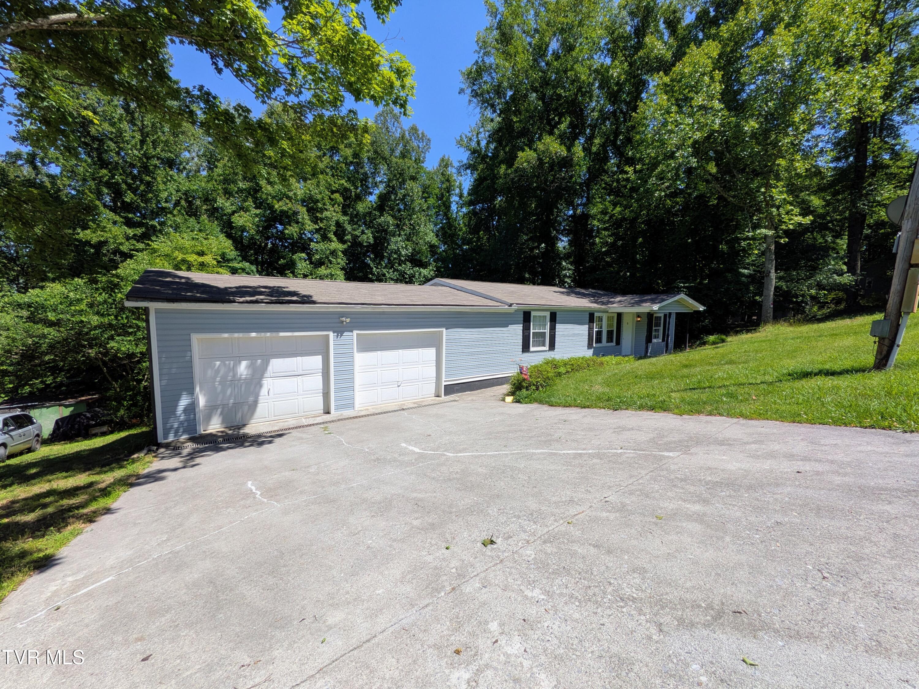 Image 2: Frontyard(6)