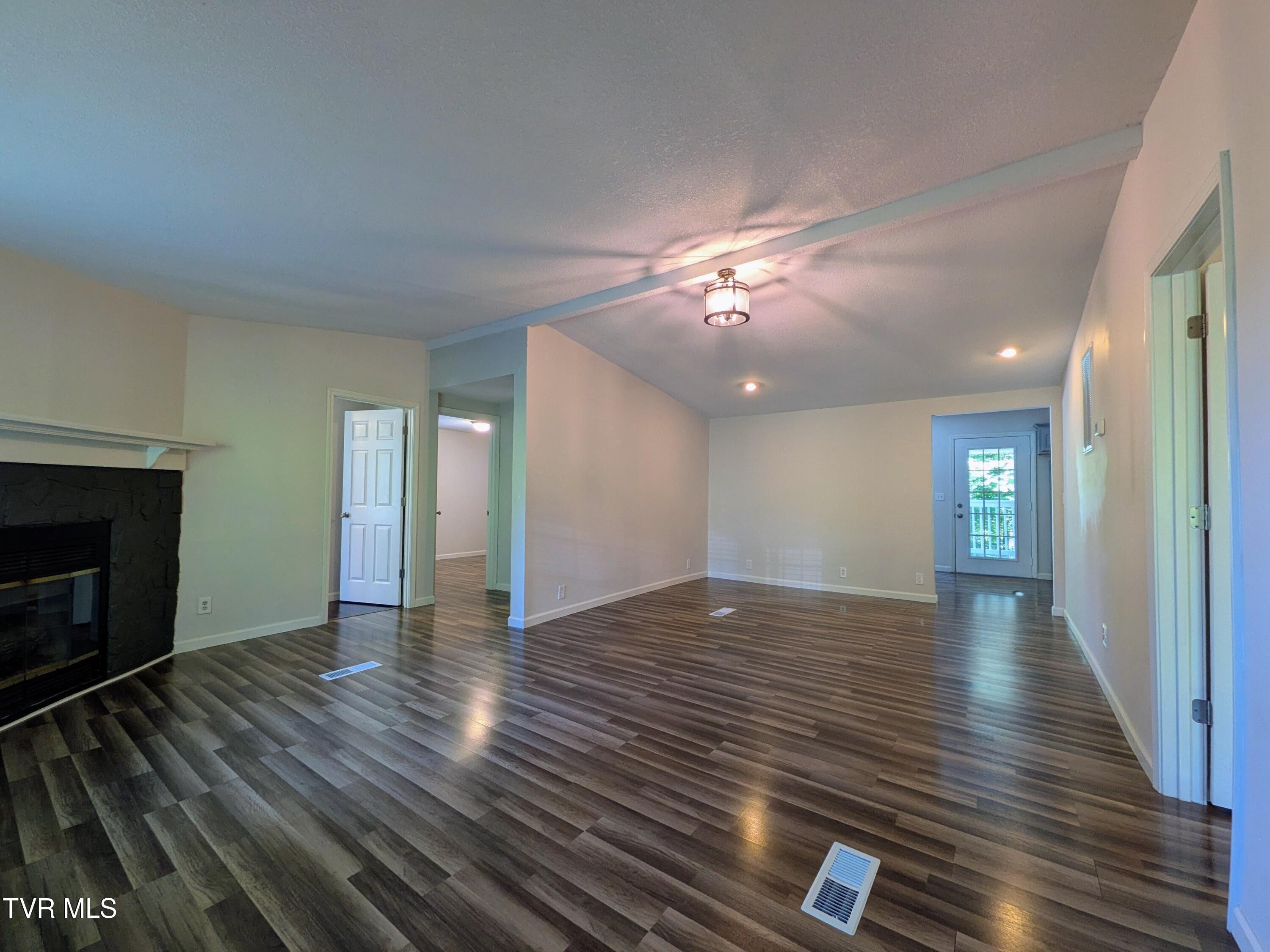 Image 4: Livingroom(2)